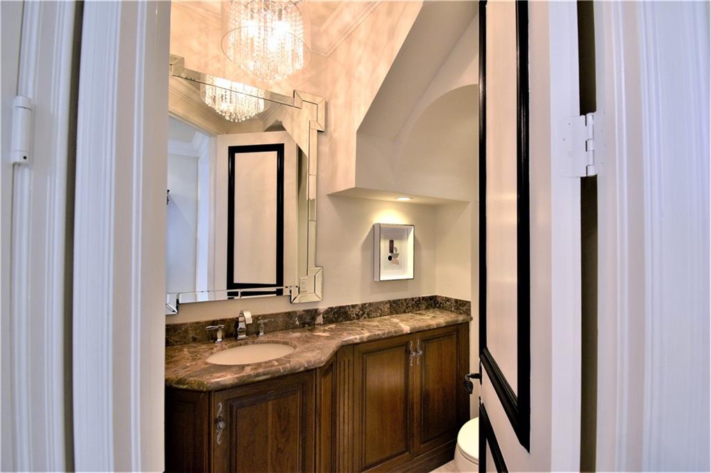 115 Venetian Dr 4 or G