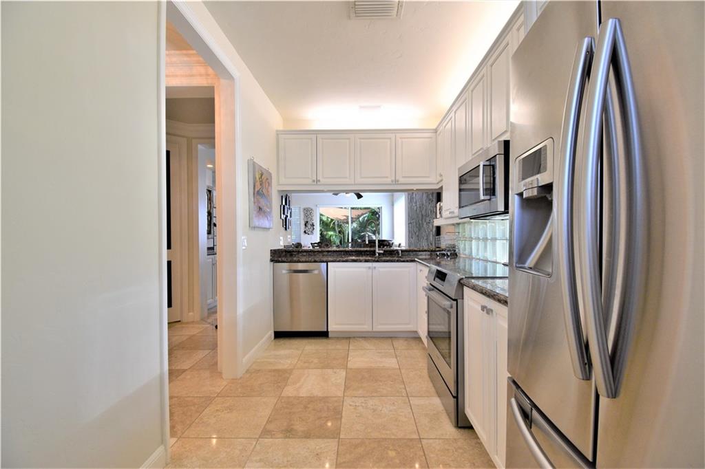 115 Venetian Dr 4 or G