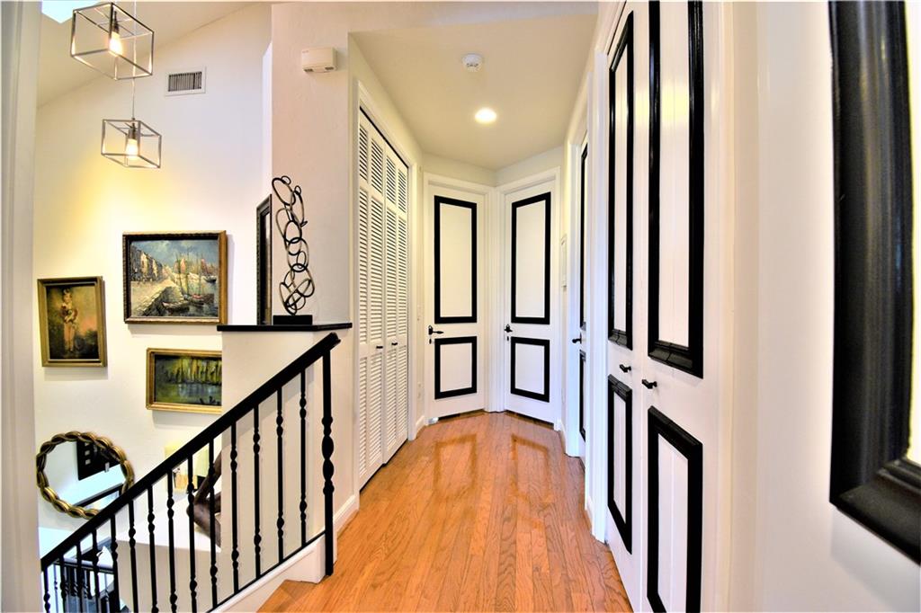 115 Venetian Dr 4 or G