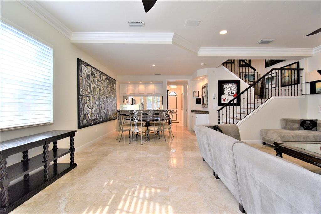 115 Venetian Dr 4 or G