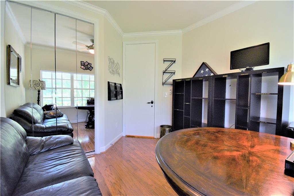 115 Venetian Dr 4 or G