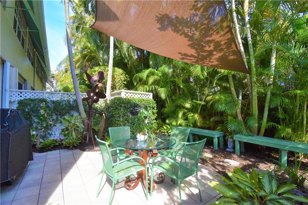 115 Venetian Dr 4 or G