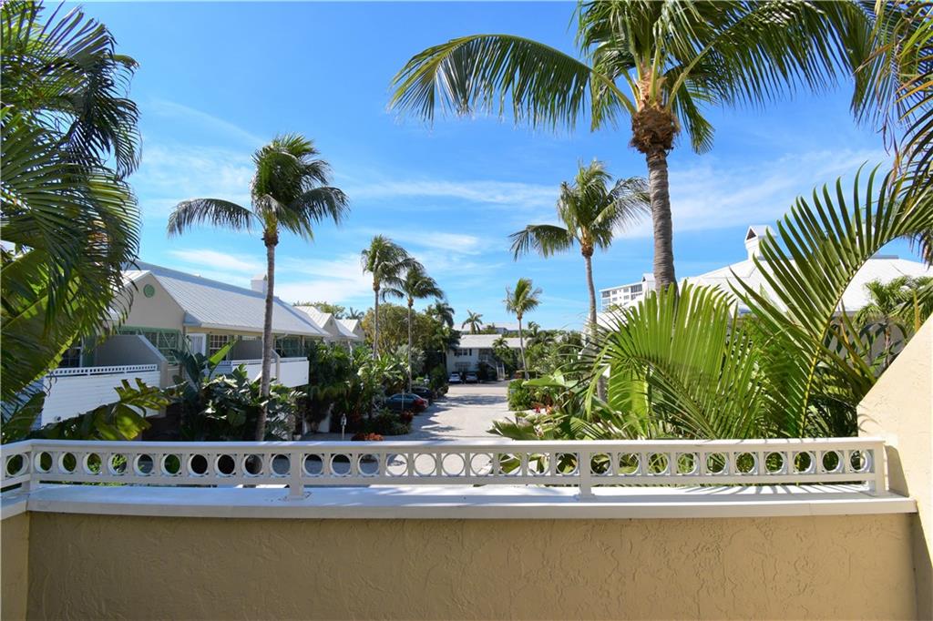 115 Venetian Dr 4 or G