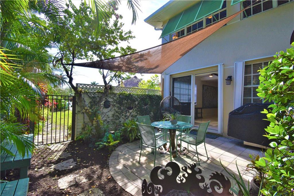 115 Venetian Dr 4 or G