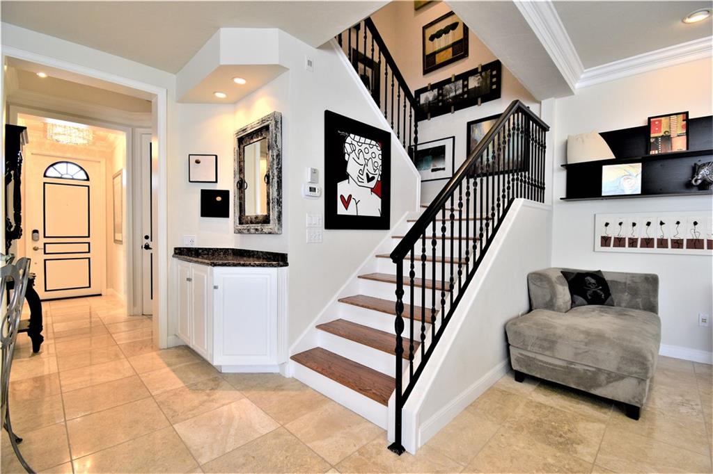 115 Venetian Dr 4 or G