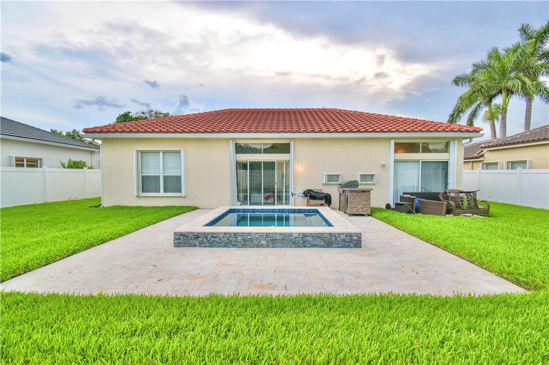 6762 Las Colinas Court