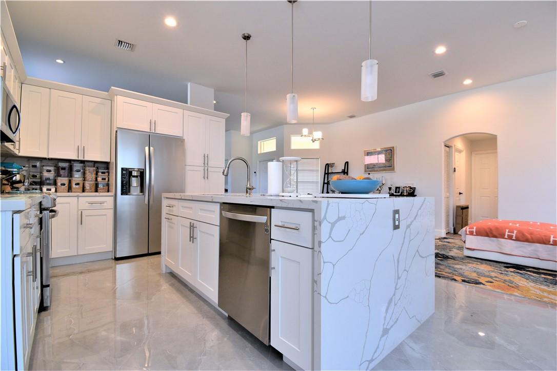 6762 Las Colinas Court