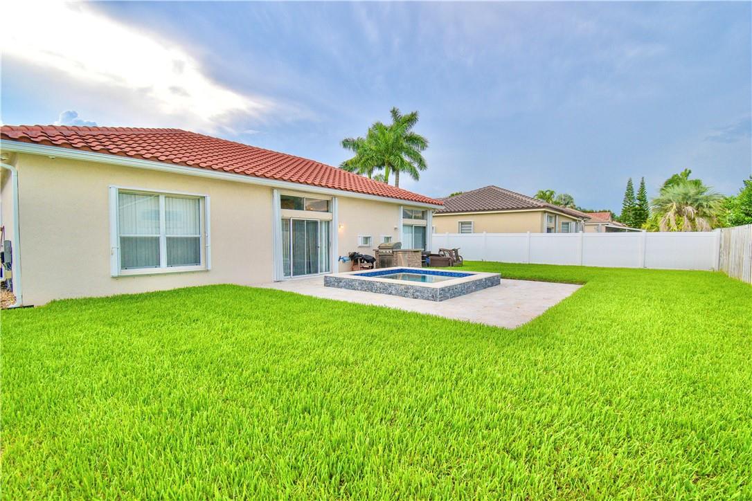 6762 Las Colinas Court