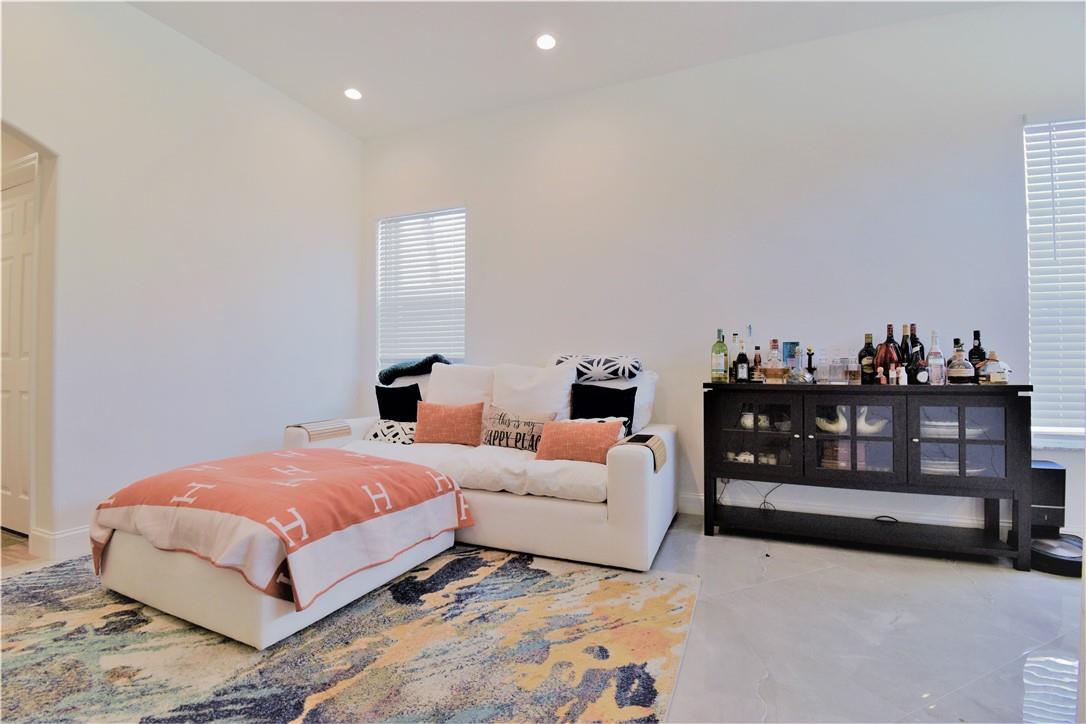 6762 Las Colinas Court