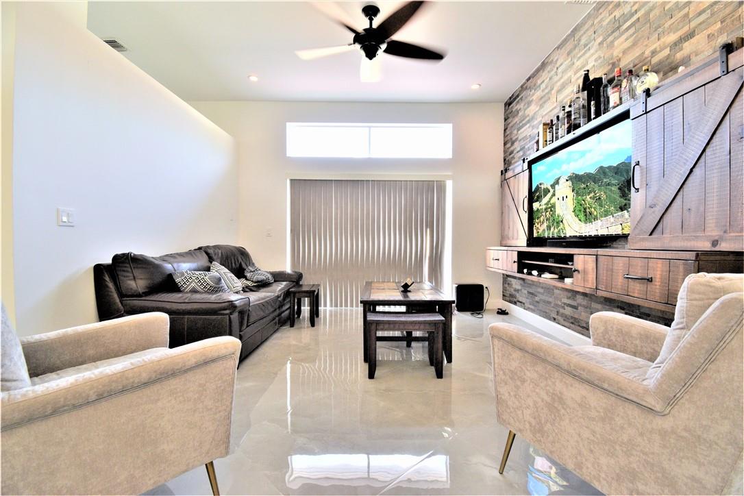 6762 Las Colinas Court