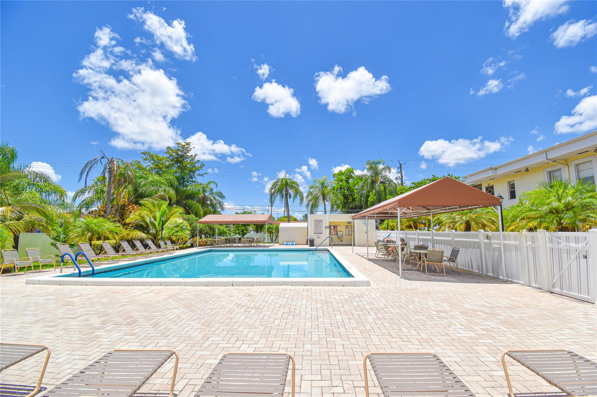 14917 Wedgefield Dr 102