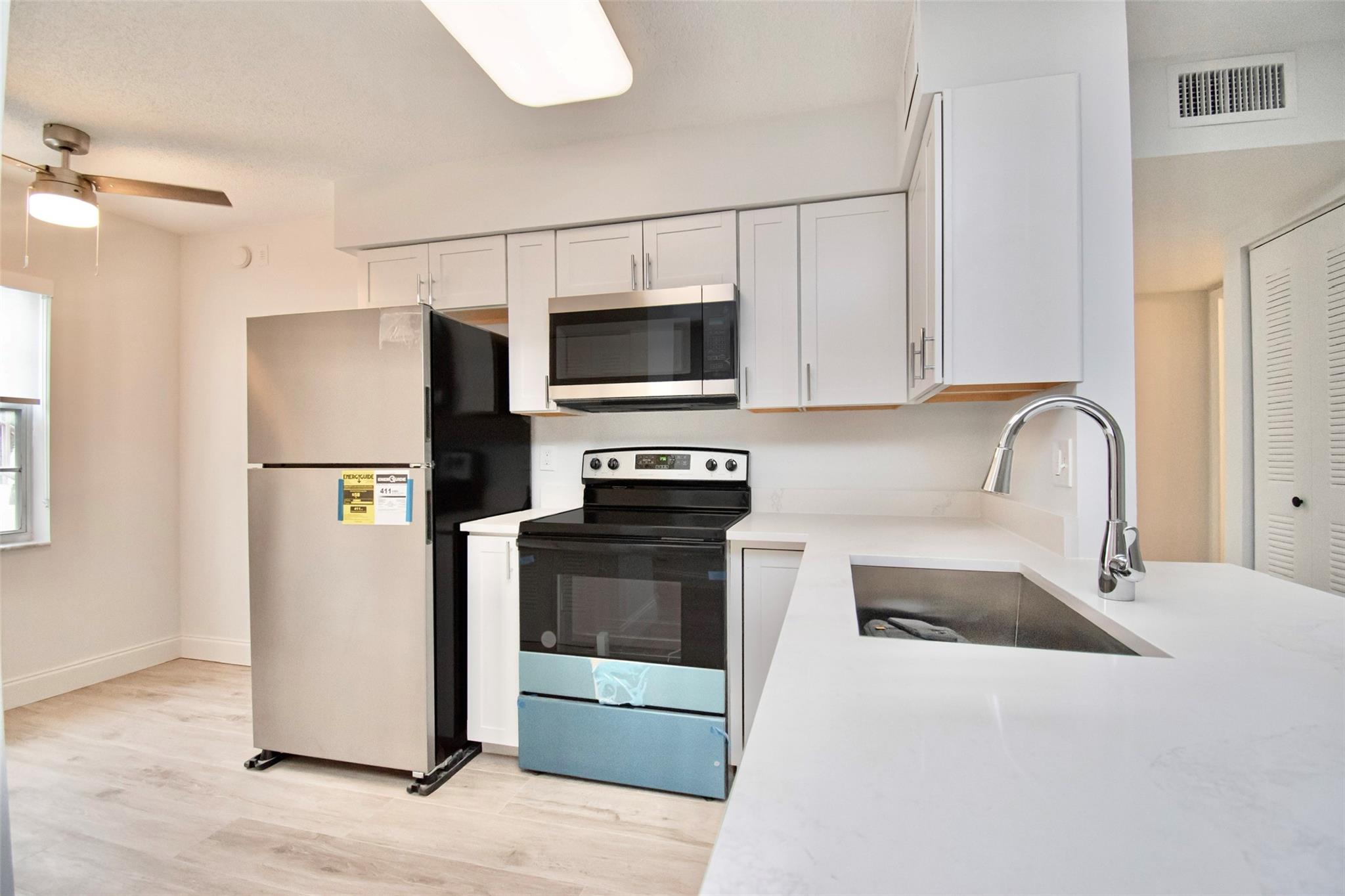 14917 Wedgefield Dr 102