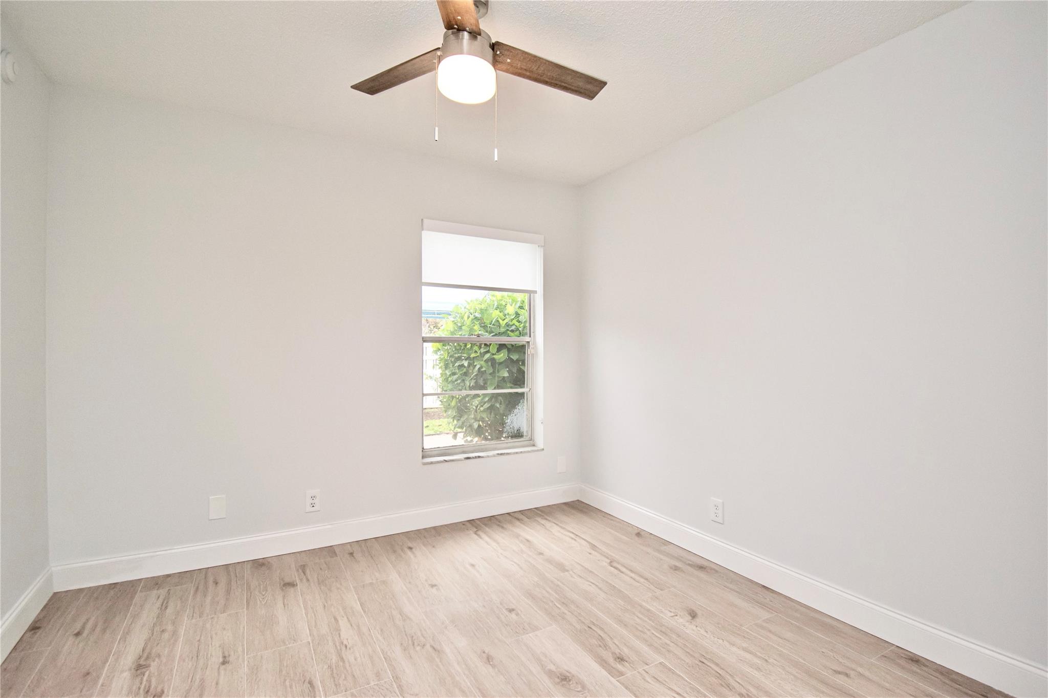 14917 Wedgefield Dr 102