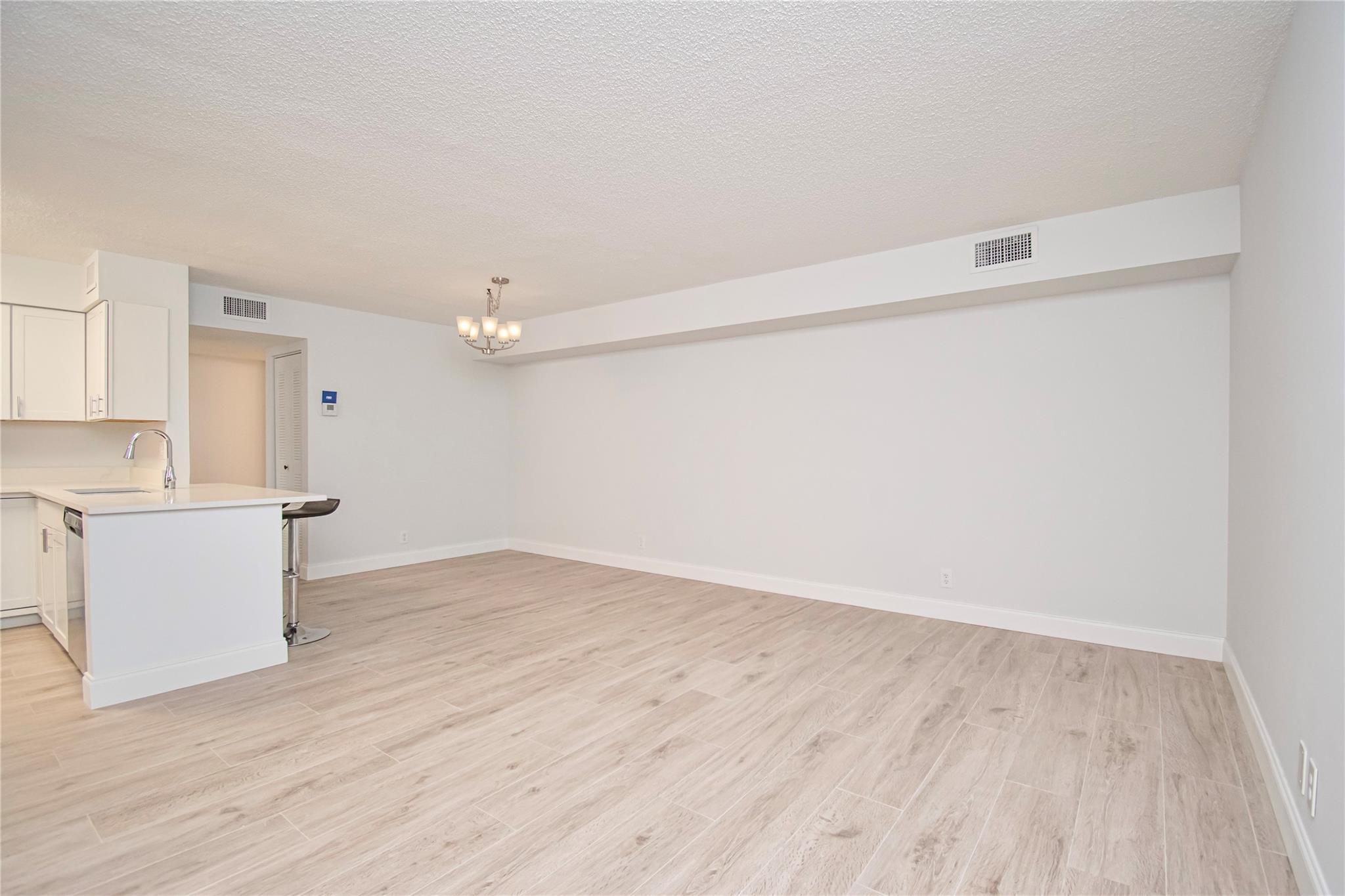 14917 Wedgefield Dr 102