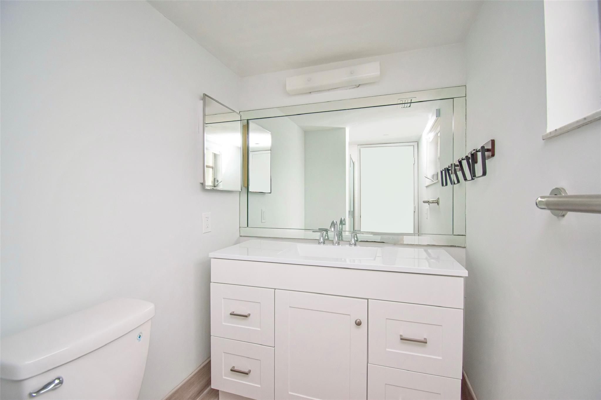 14917 Wedgefield Dr 102