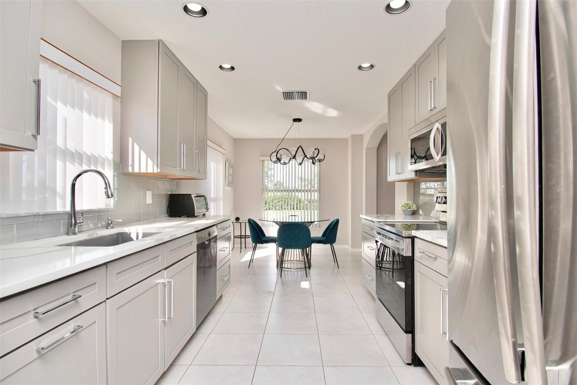 12492 Crystal Pointe Dr 201