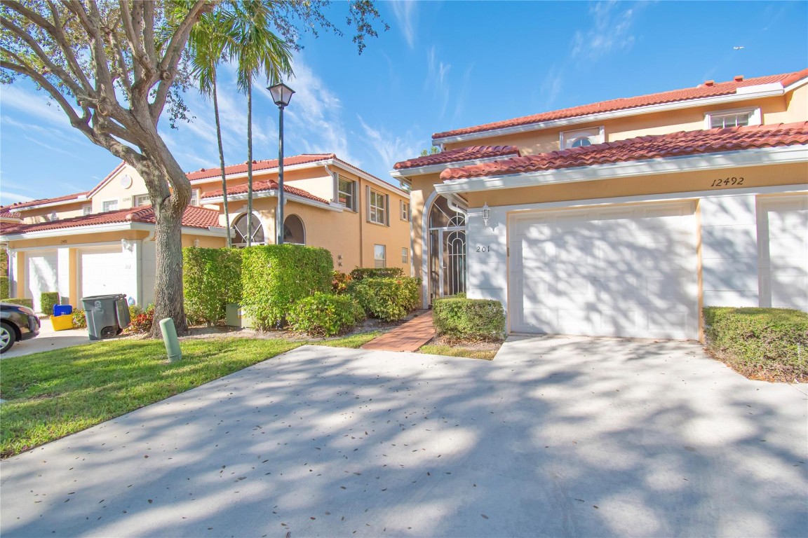 12492 Crystal Pointe Dr 201