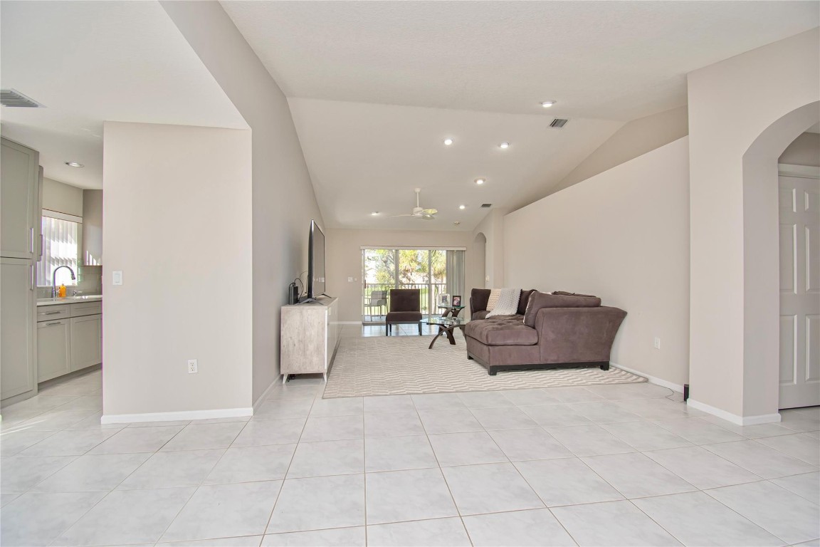 12492 Crystal Pointe Dr 201