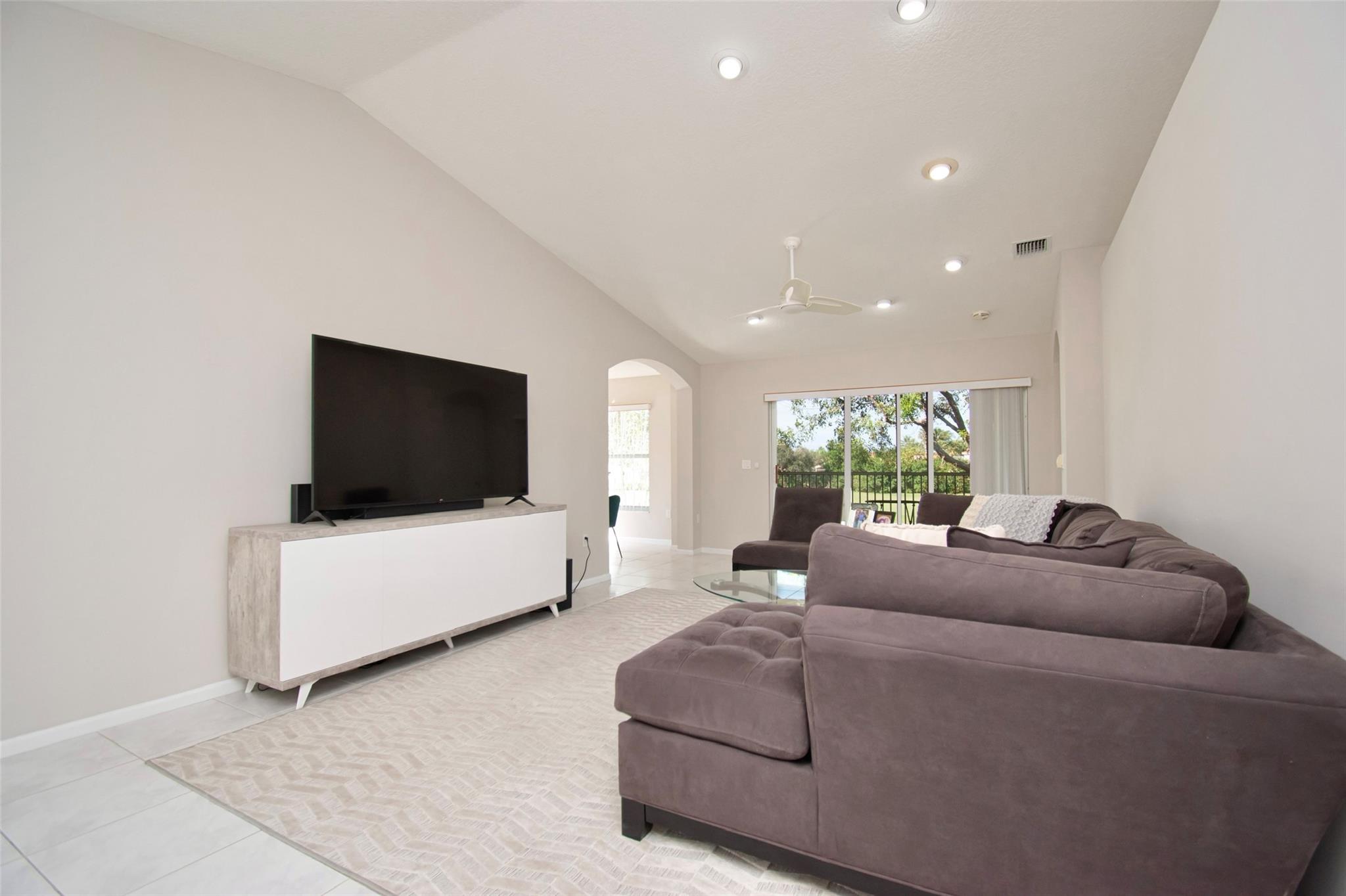 12492 Crystal Pointe Dr 201