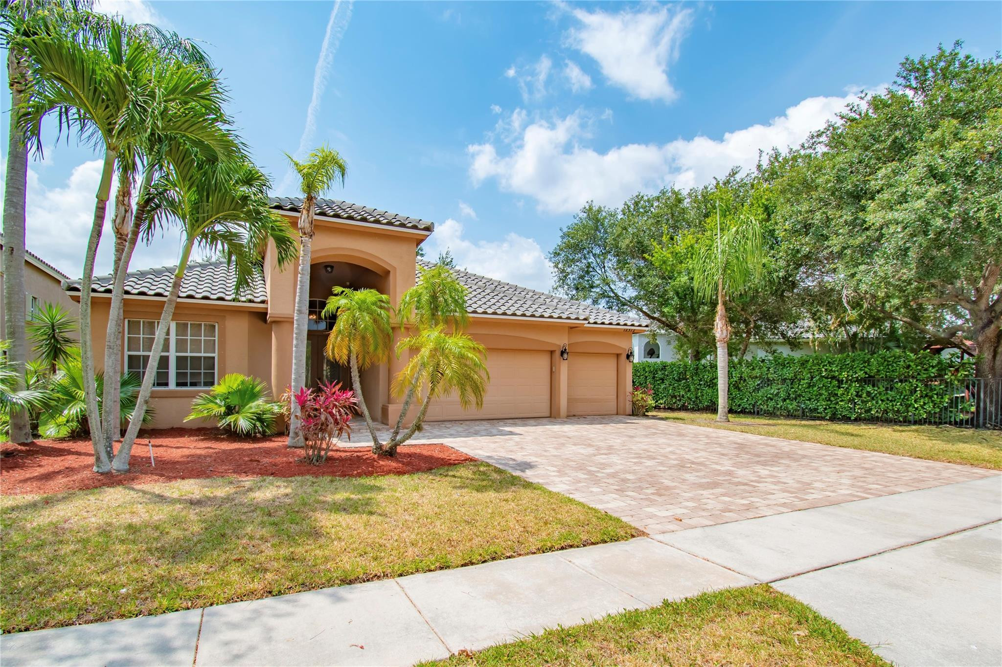 12372 Cascades Pointe Dr