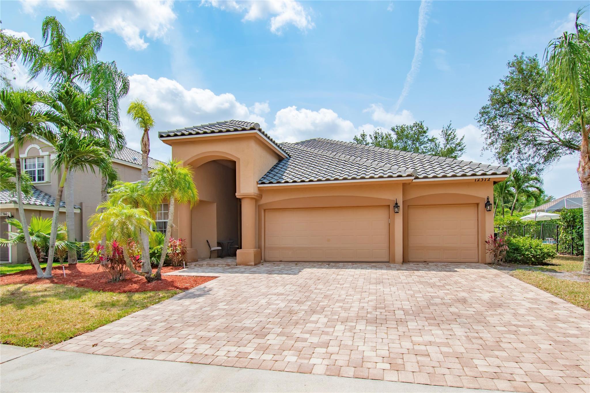 12372 Cascades Pointe Dr