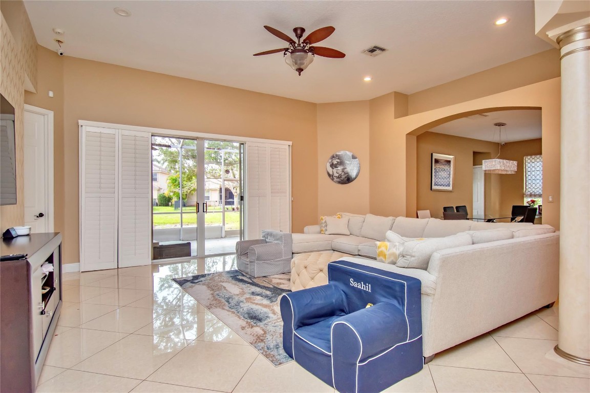 12372 Cascades Pointe Dr