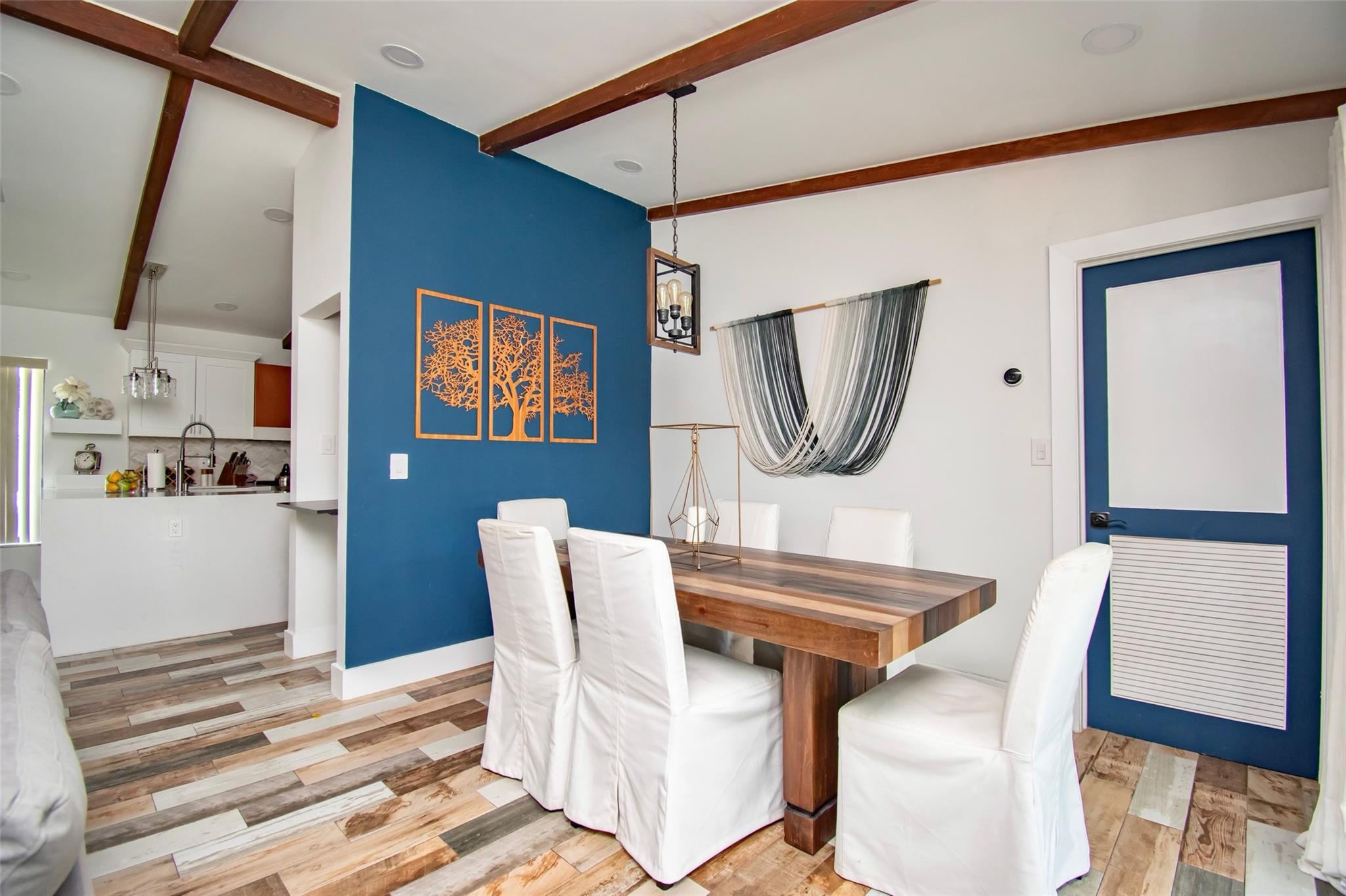 6557 Country Wood Way