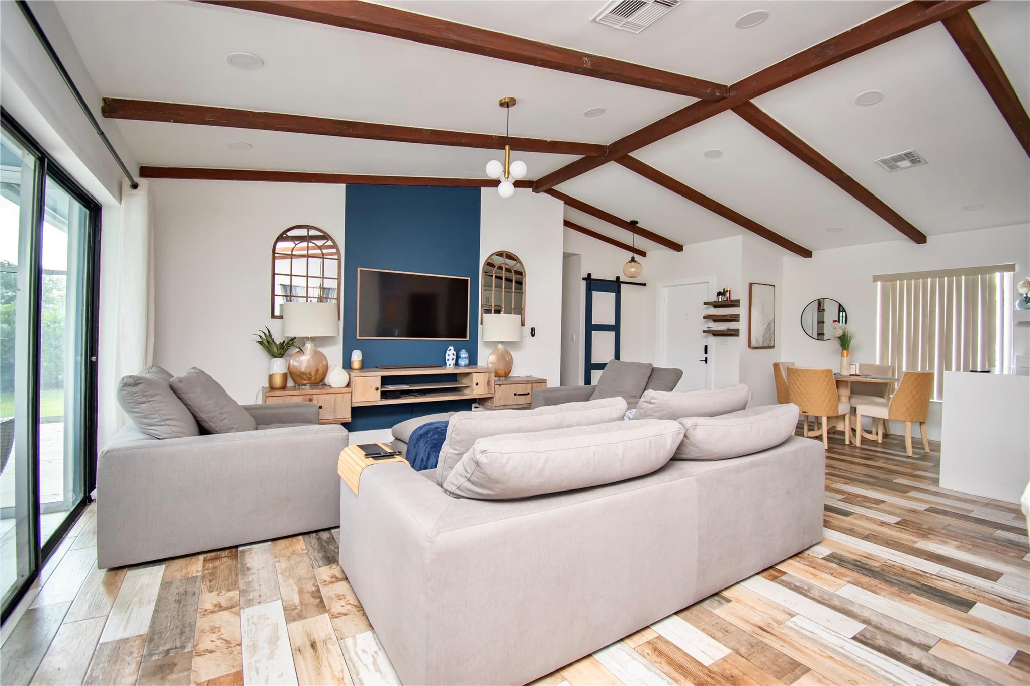 6557 Country Wood Way