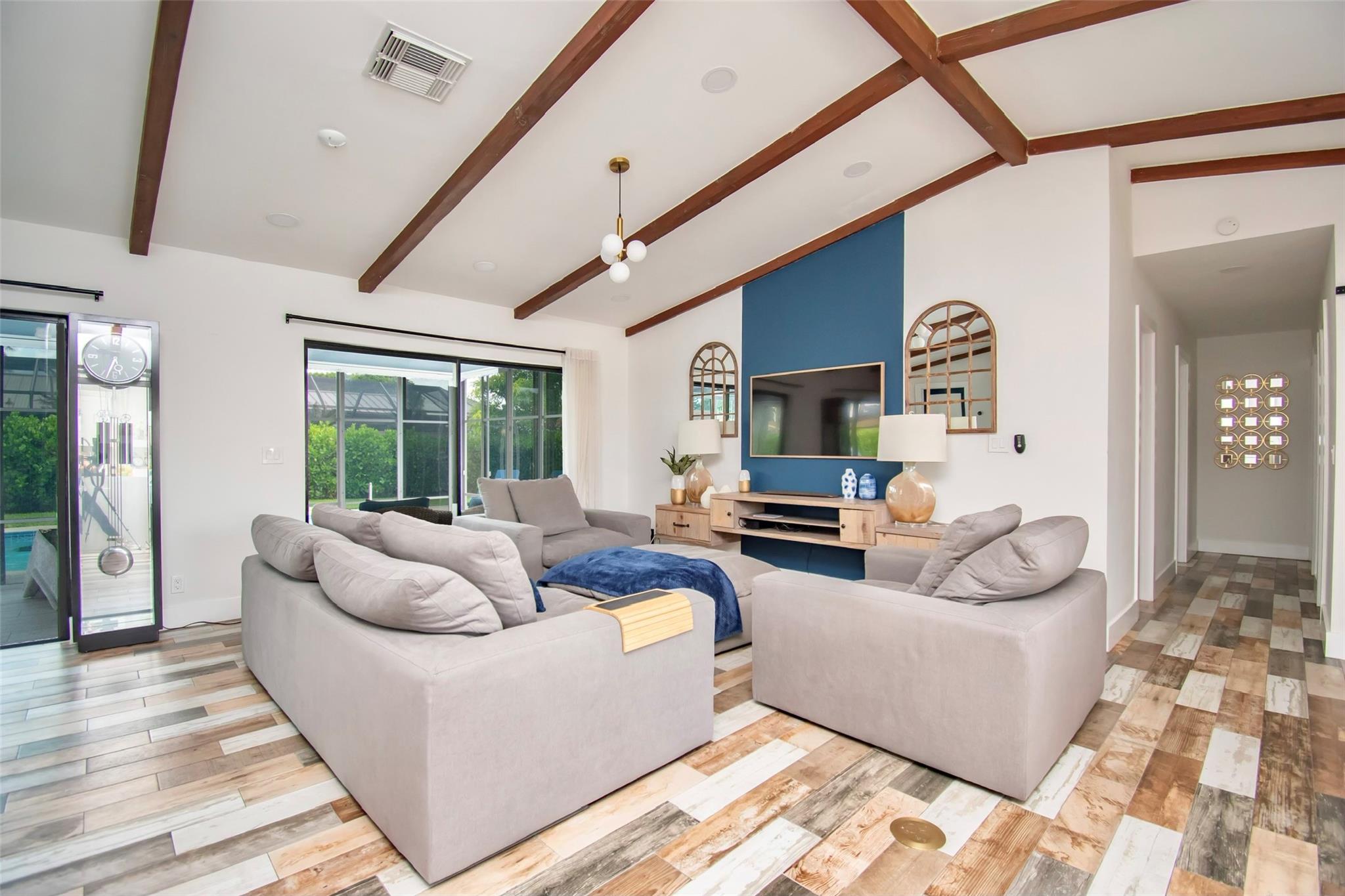 6557 Country Wood Way