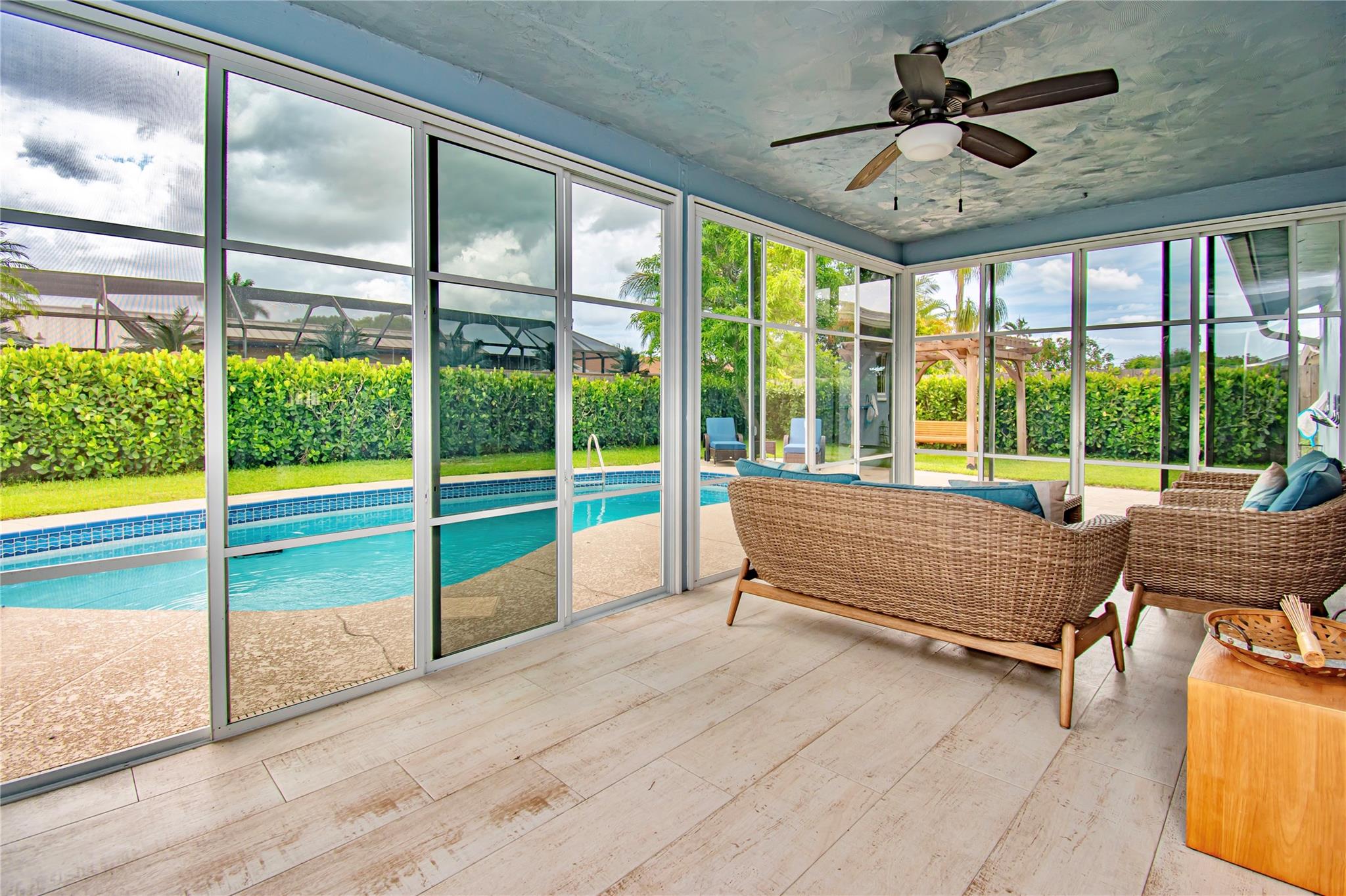 6557 Country Wood Way