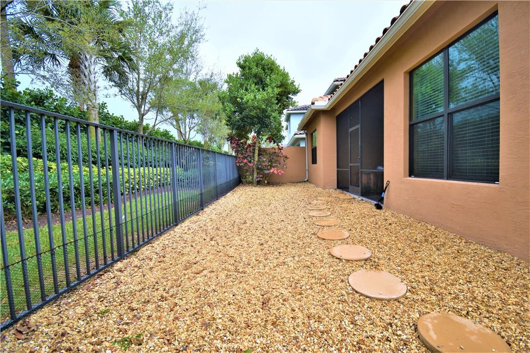 13682 Imperial Topaz Trl