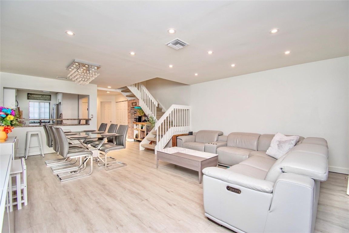 4340 Carambola Cir 703