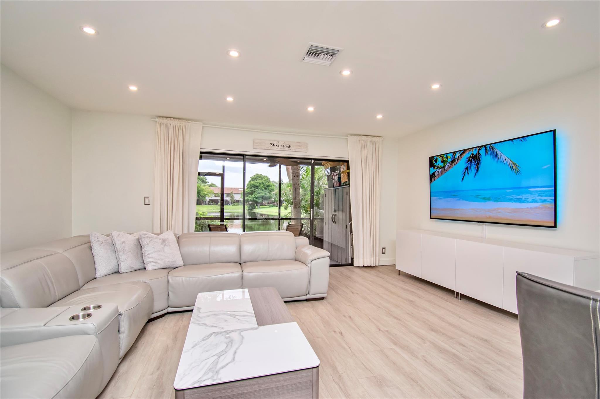 4340 Carambola Cir 703