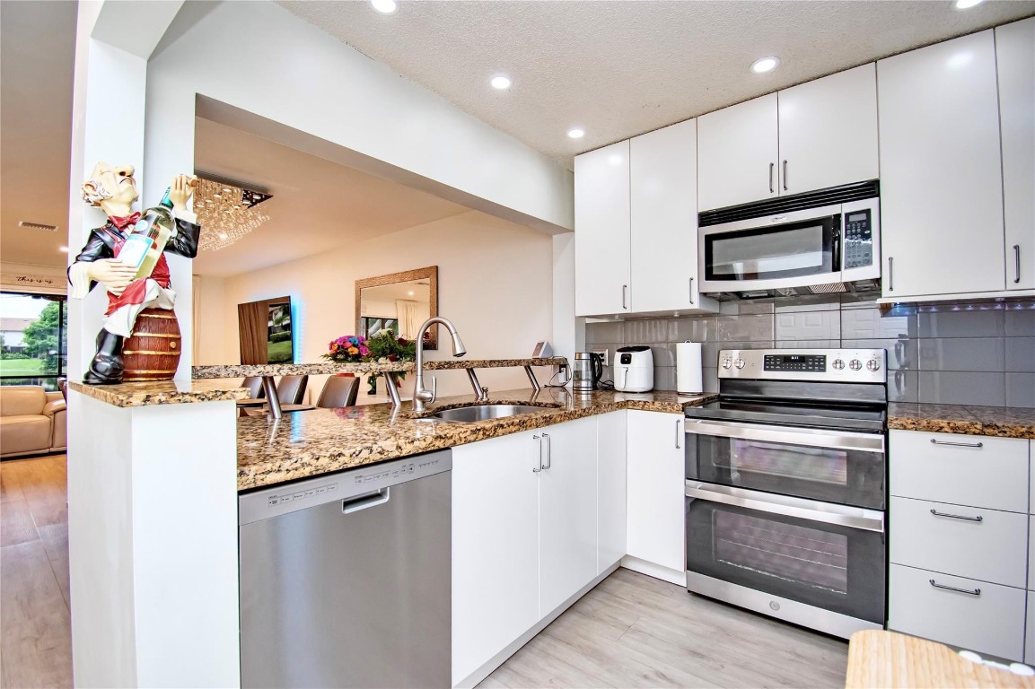 4340 Carambola Cir 703