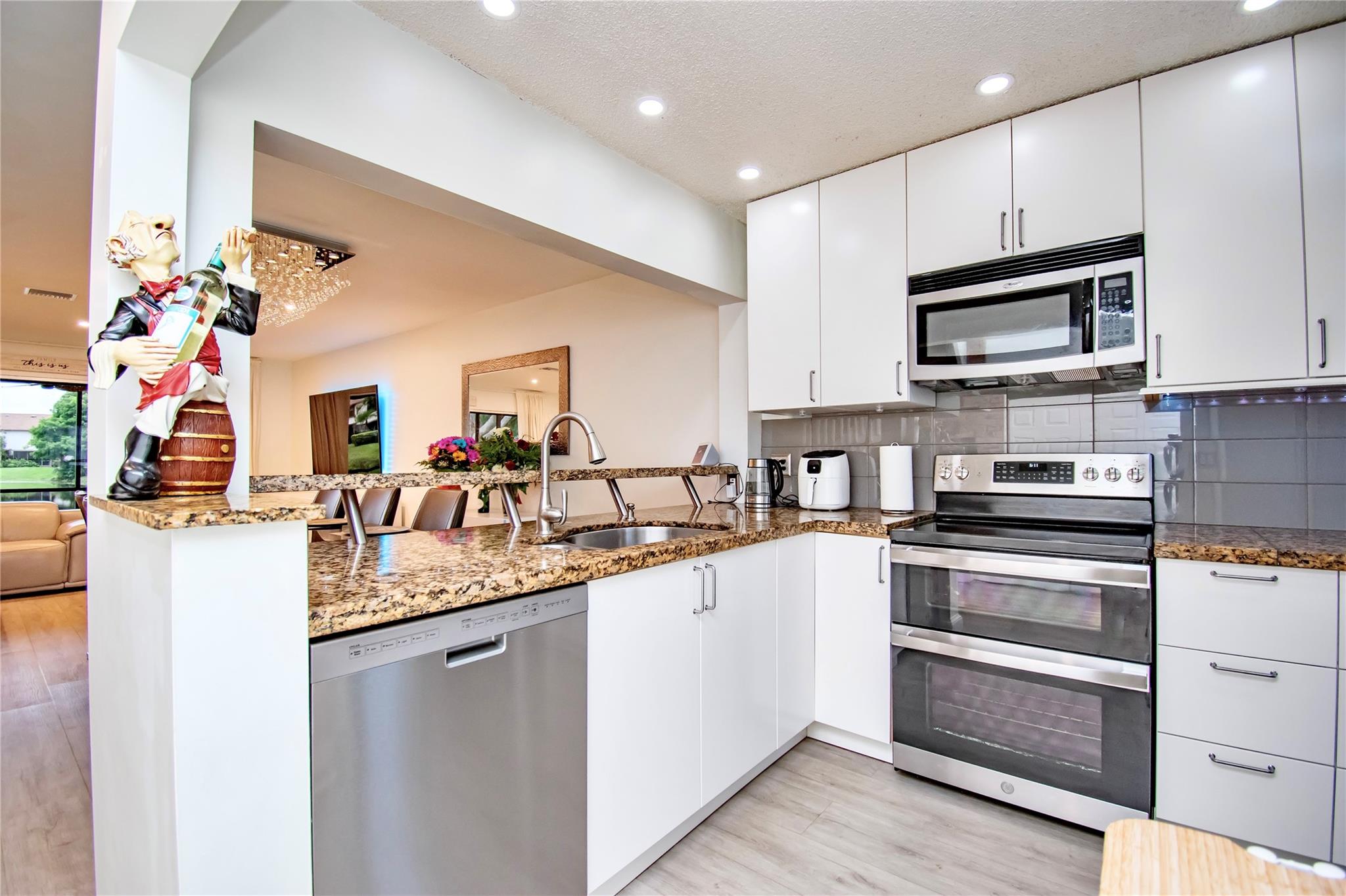 4340 Carambola Cir 703