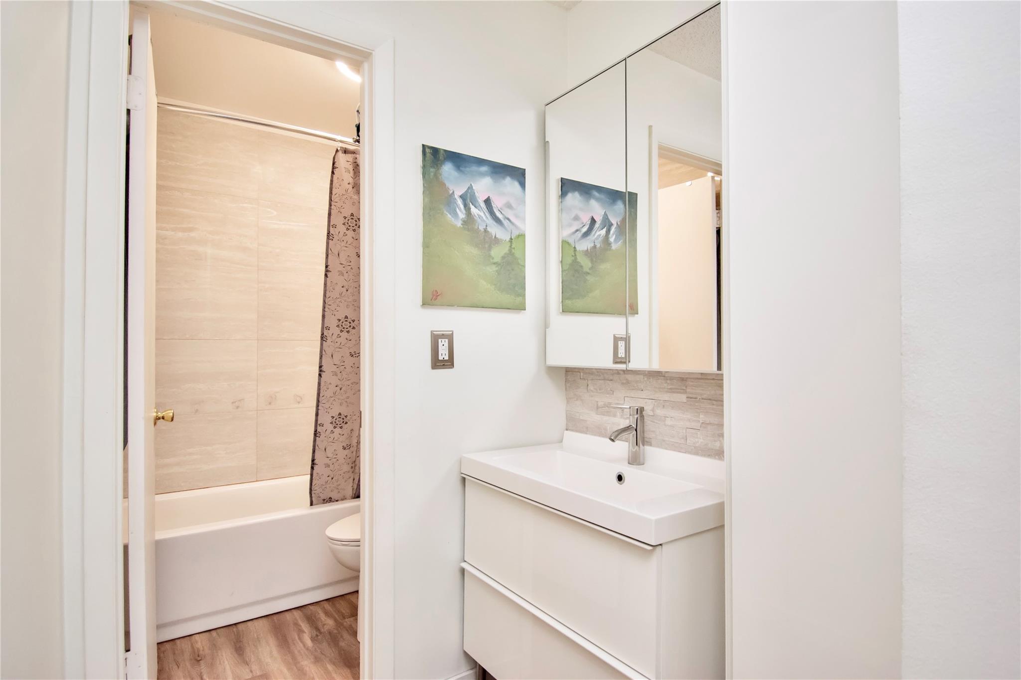 4340 Carambola Cir 703