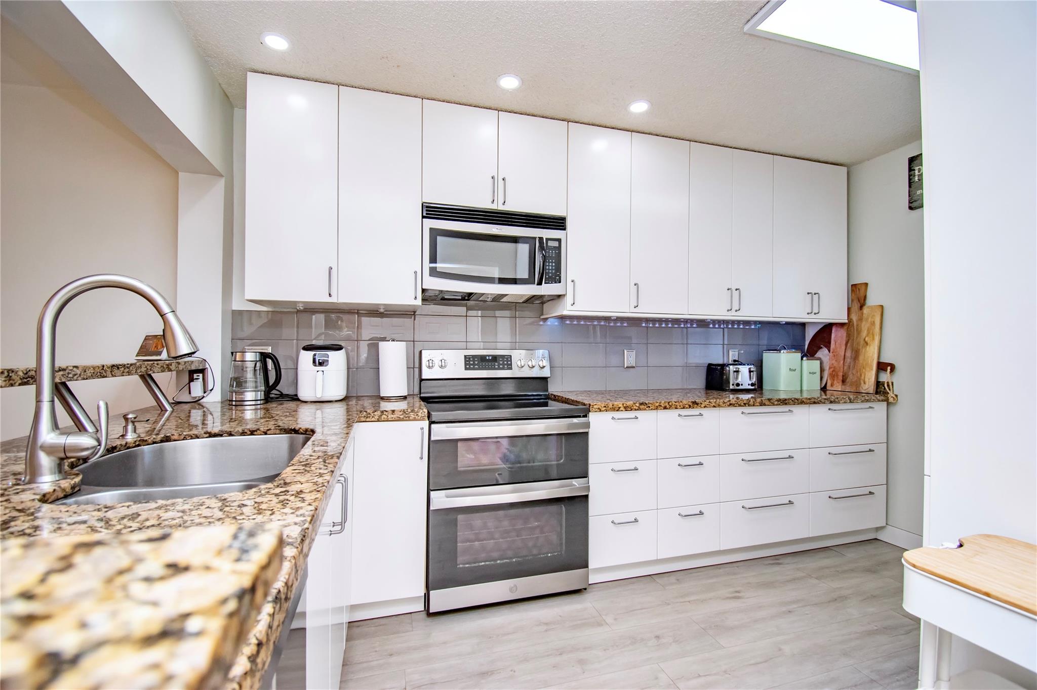 4340 Carambola Cir 703