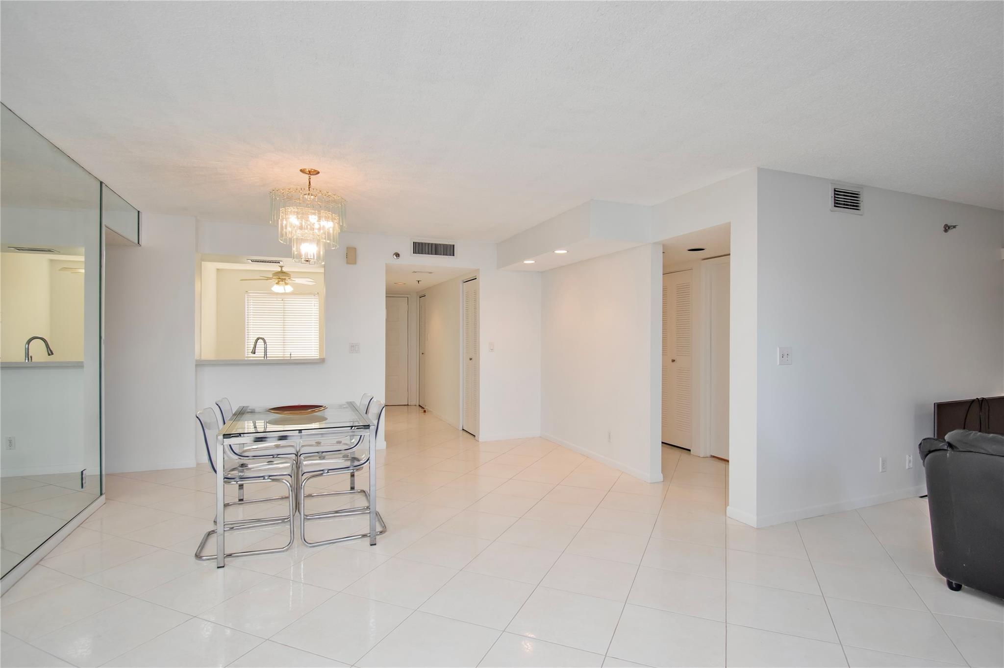 7360 S Oriole Blvd 407