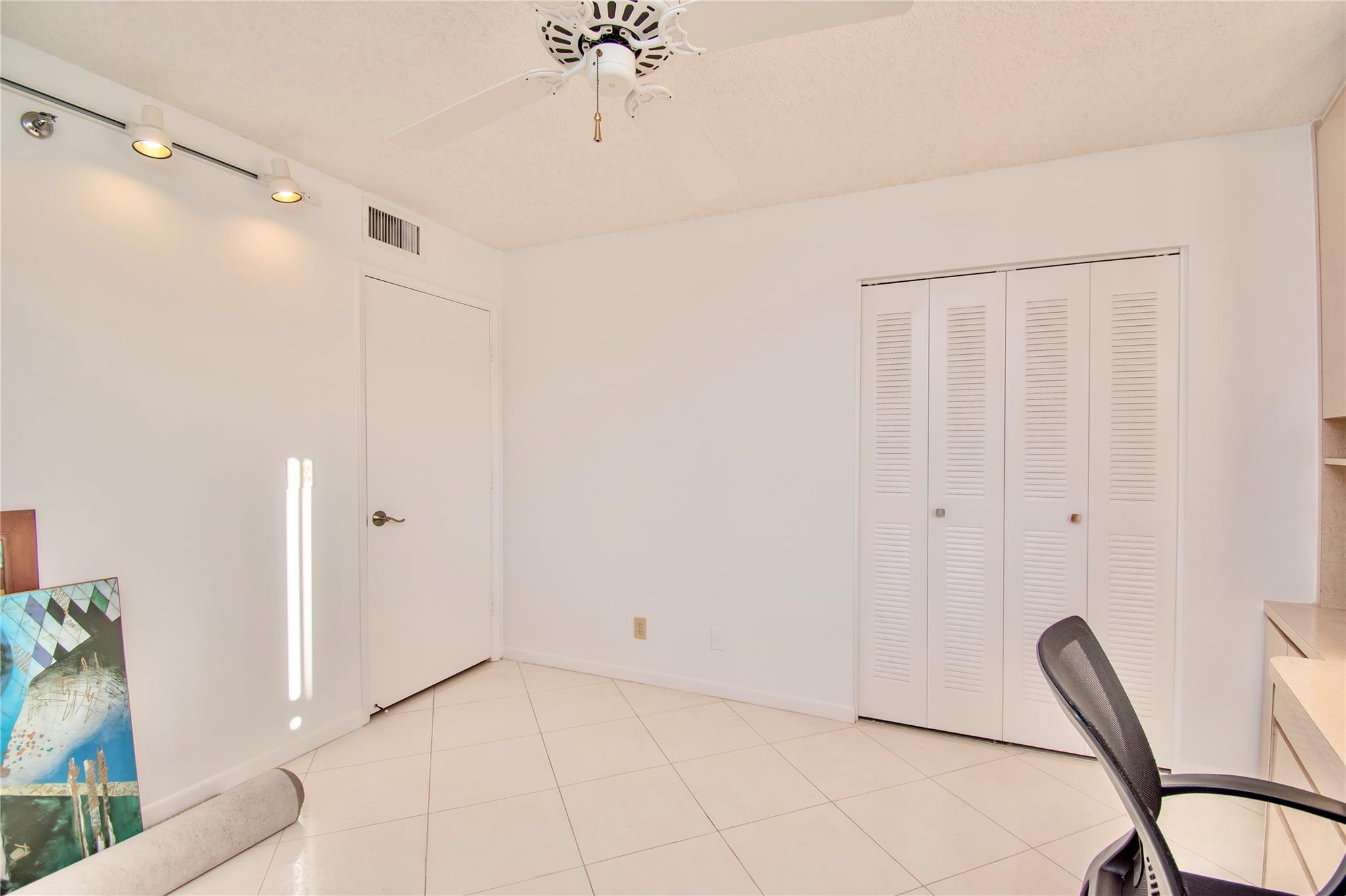 7360 S Oriole Blvd 407