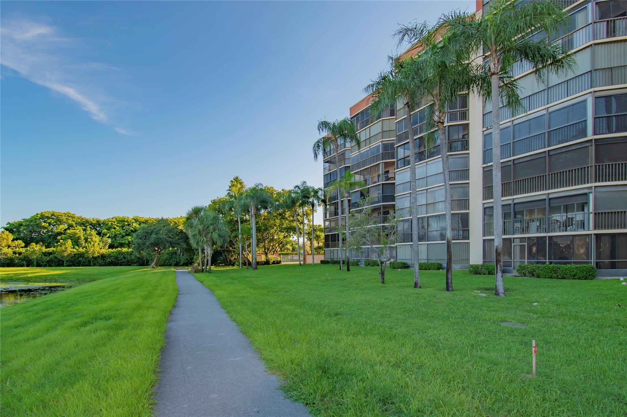 7360 S Oriole Blvd 407