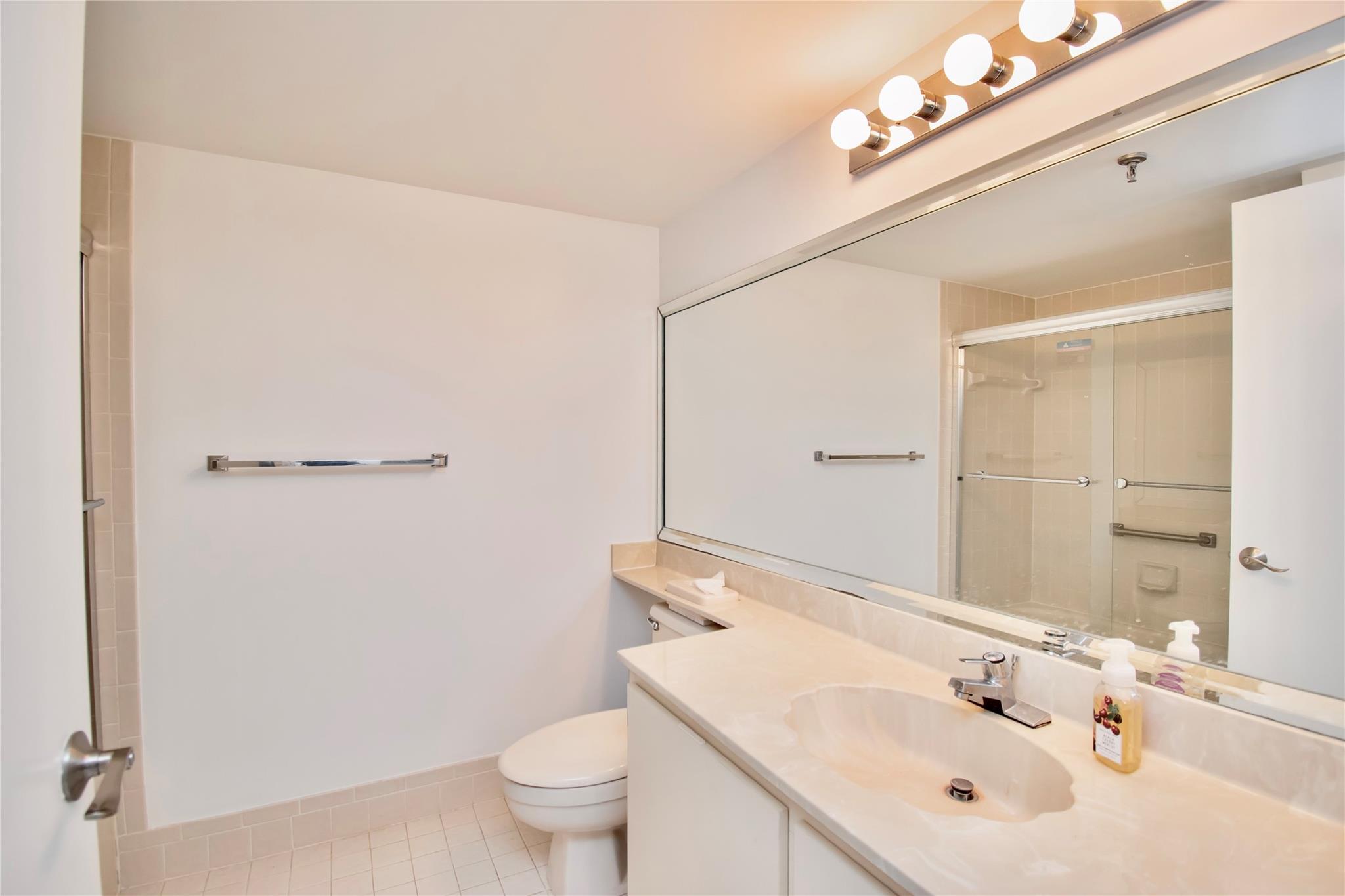 7360 S Oriole Blvd 407