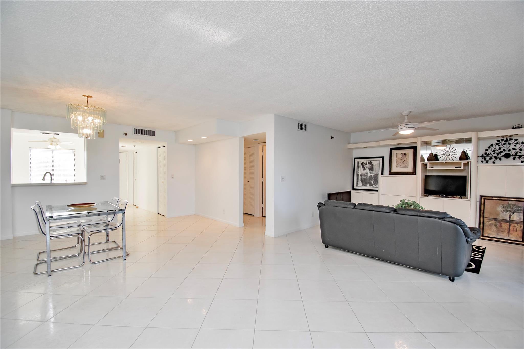 7360 S Oriole Blvd 407