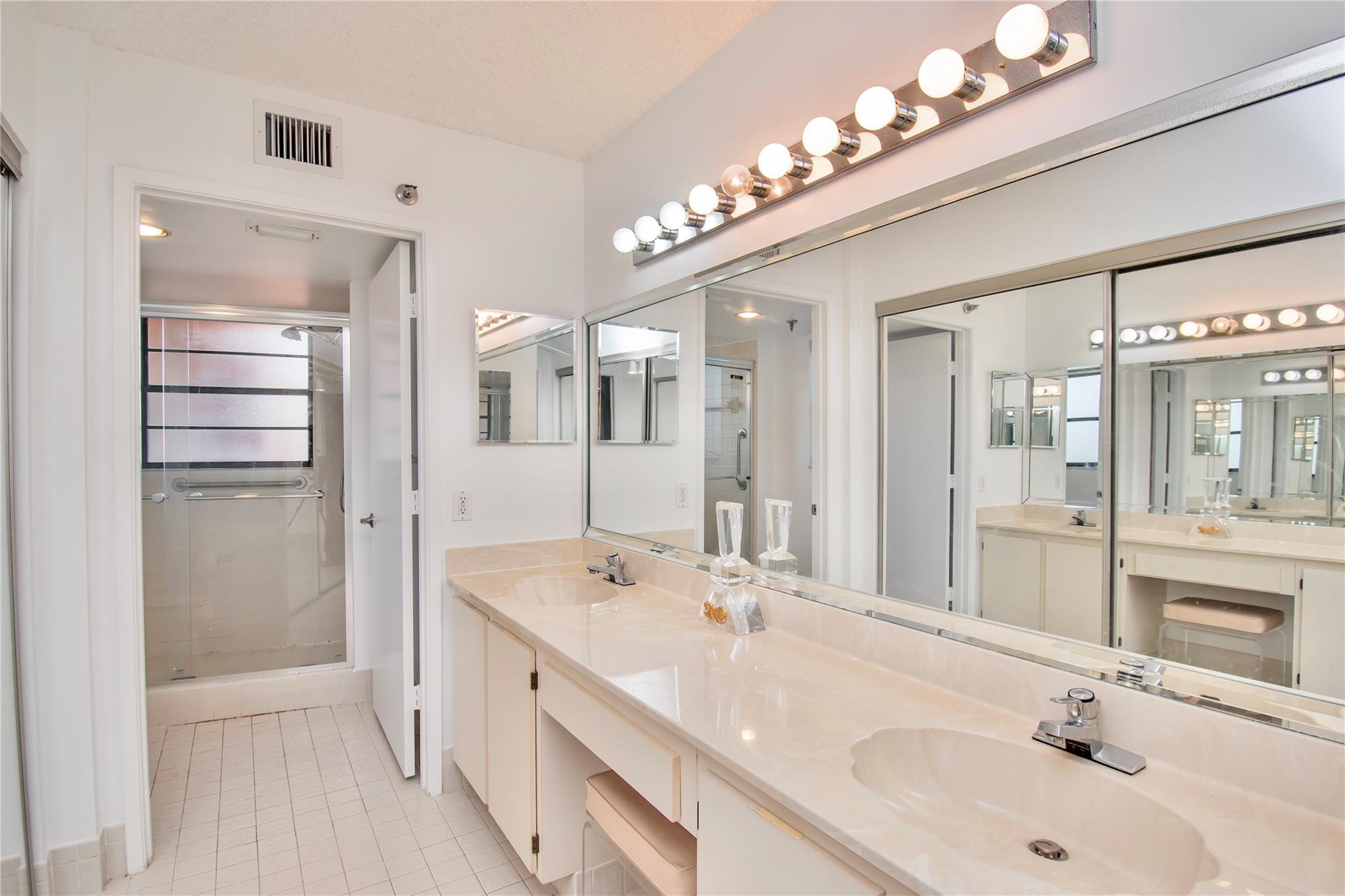 7360 S Oriole Blvd 407