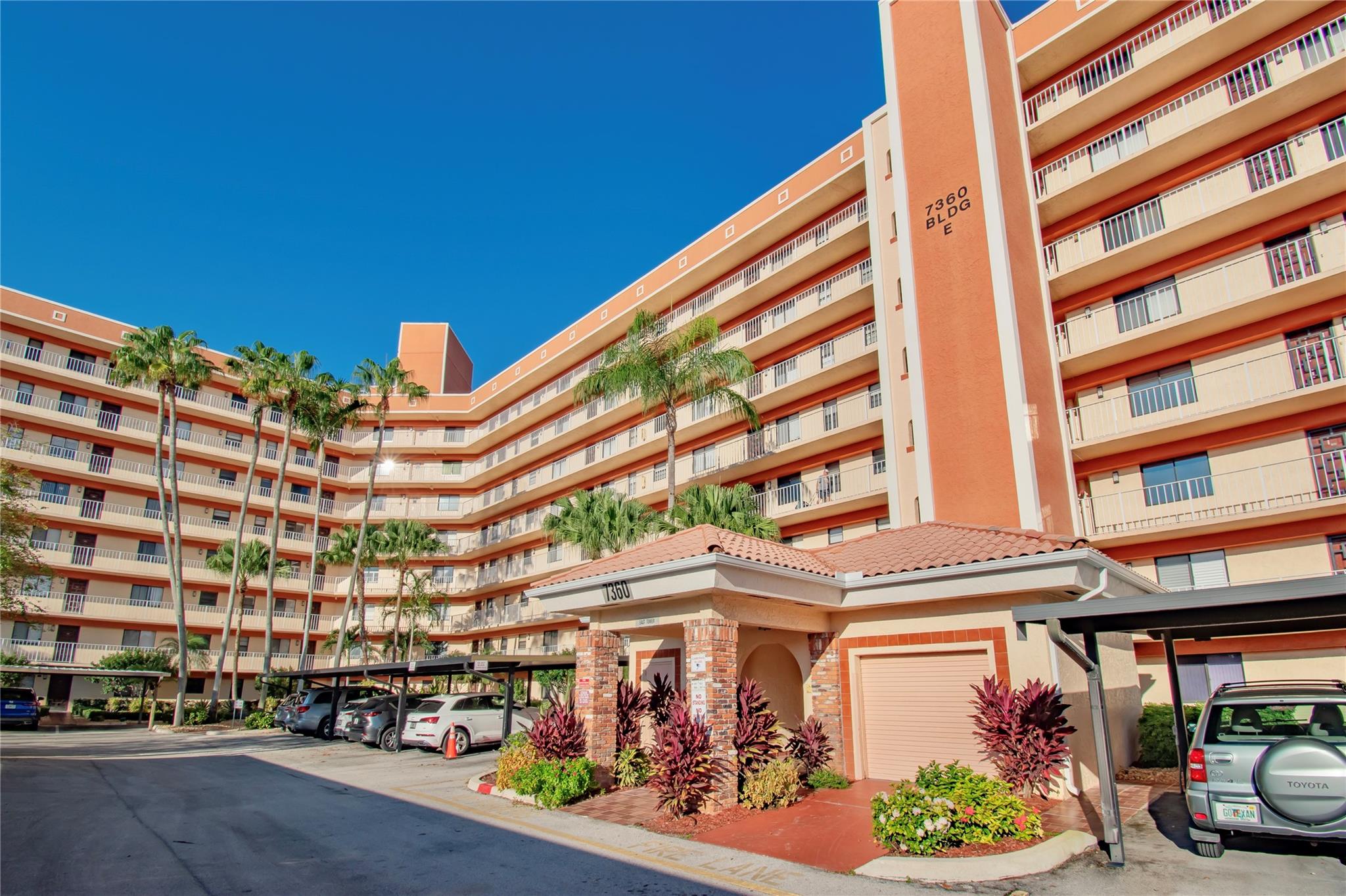 7360 S Oriole Blvd 407