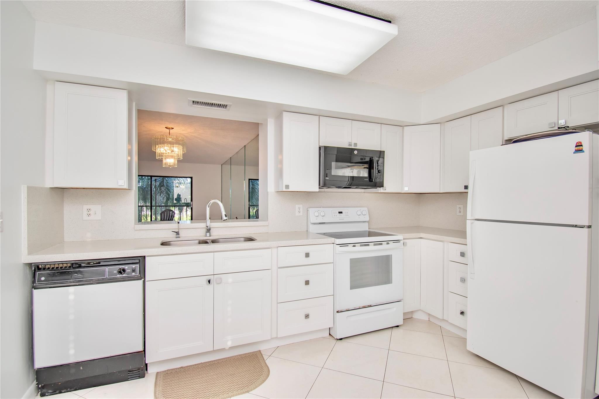 7360 S Oriole Blvd 407