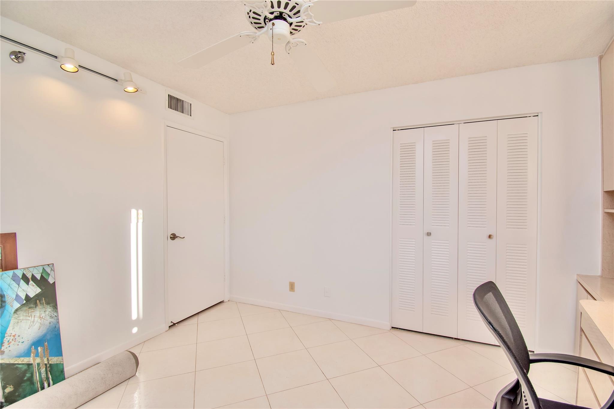 7360 S Oriole Blvd 407