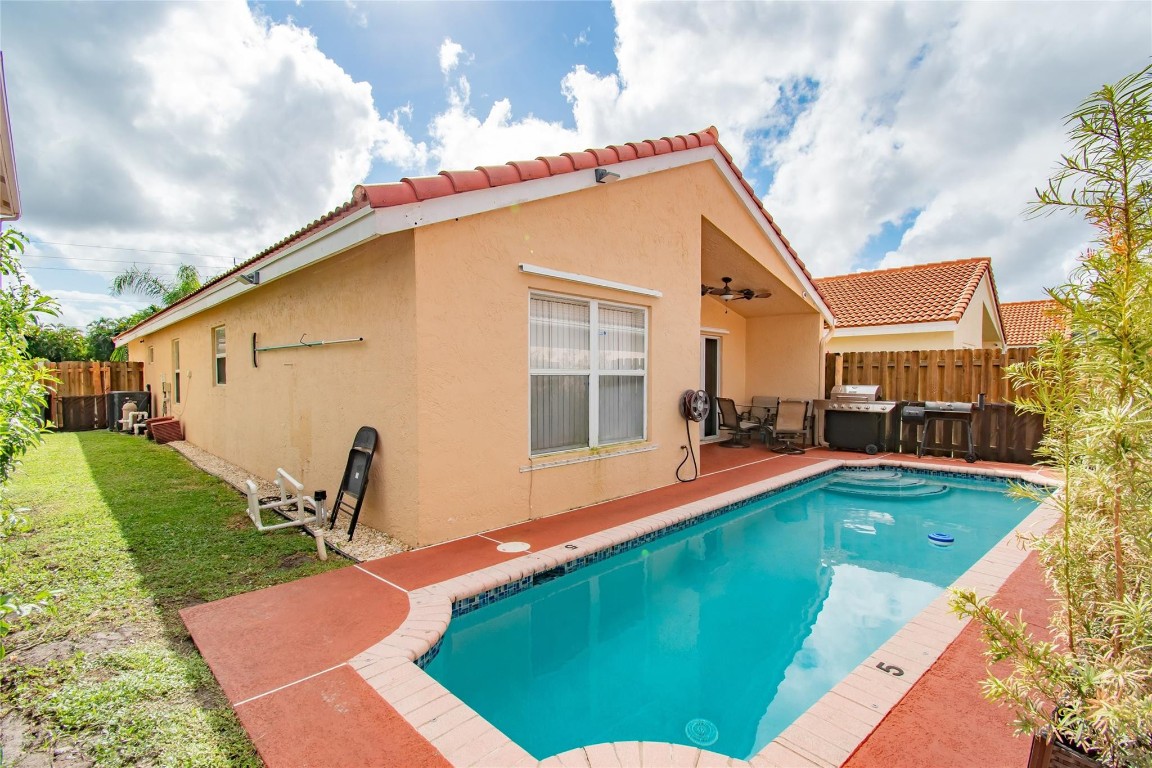 7703 Springfield Lake Dr