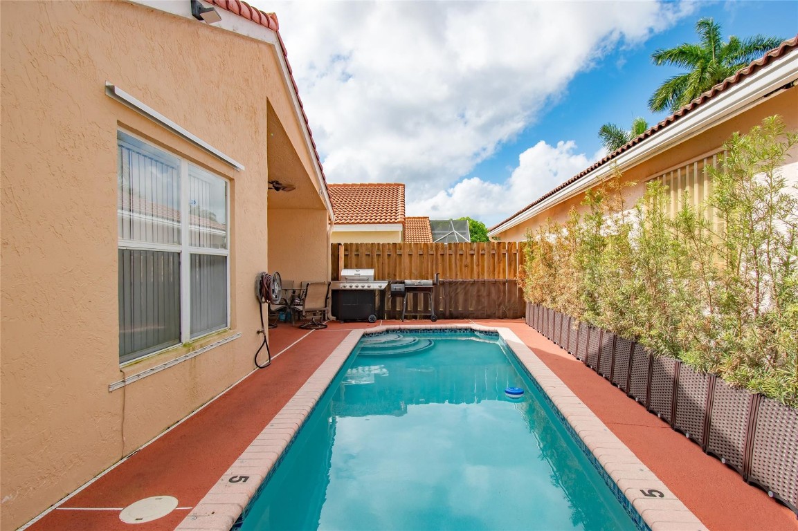 7703 Springfield Lake Dr