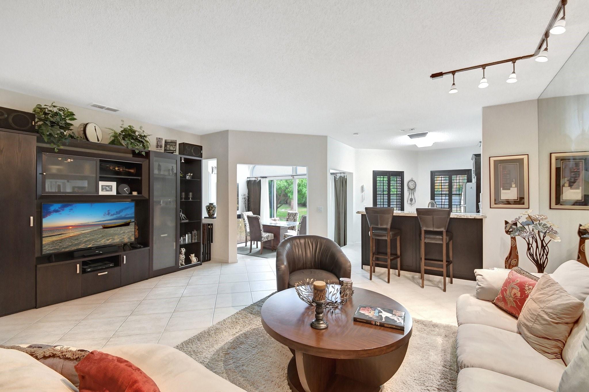 6510 Via Regina 6510