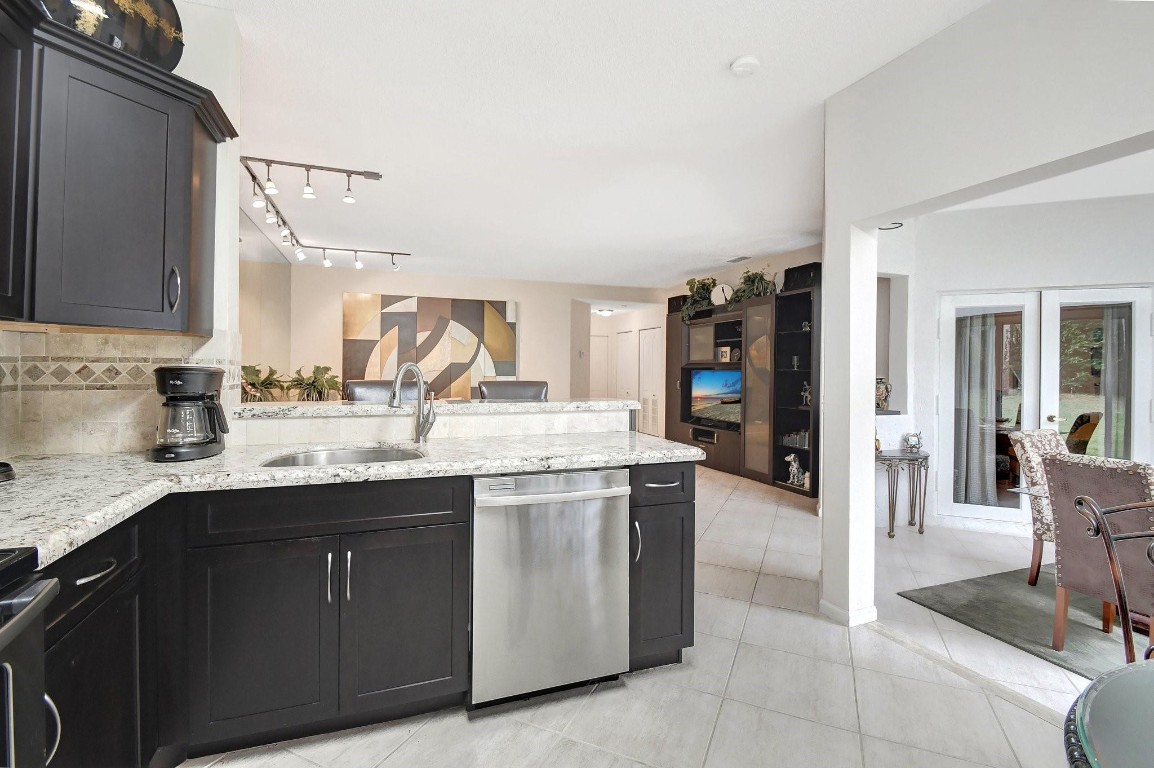 6510 Via Regina 6510